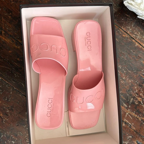 Pink Gucci rubber sandals, size 10 - Picture 3 of 5